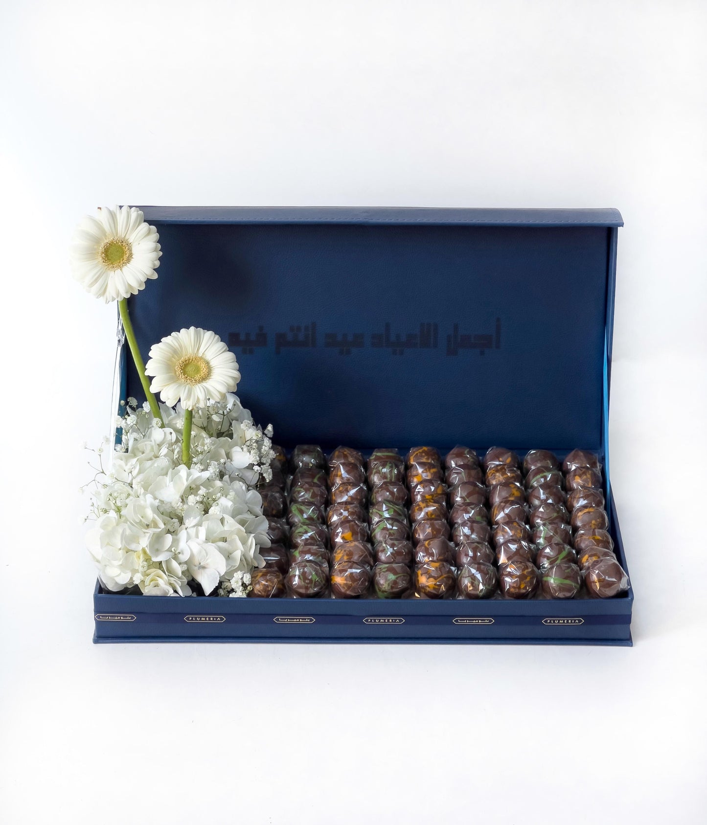 Eid Gift Box with Natural Flowers & 1.15kg of Chocolate
