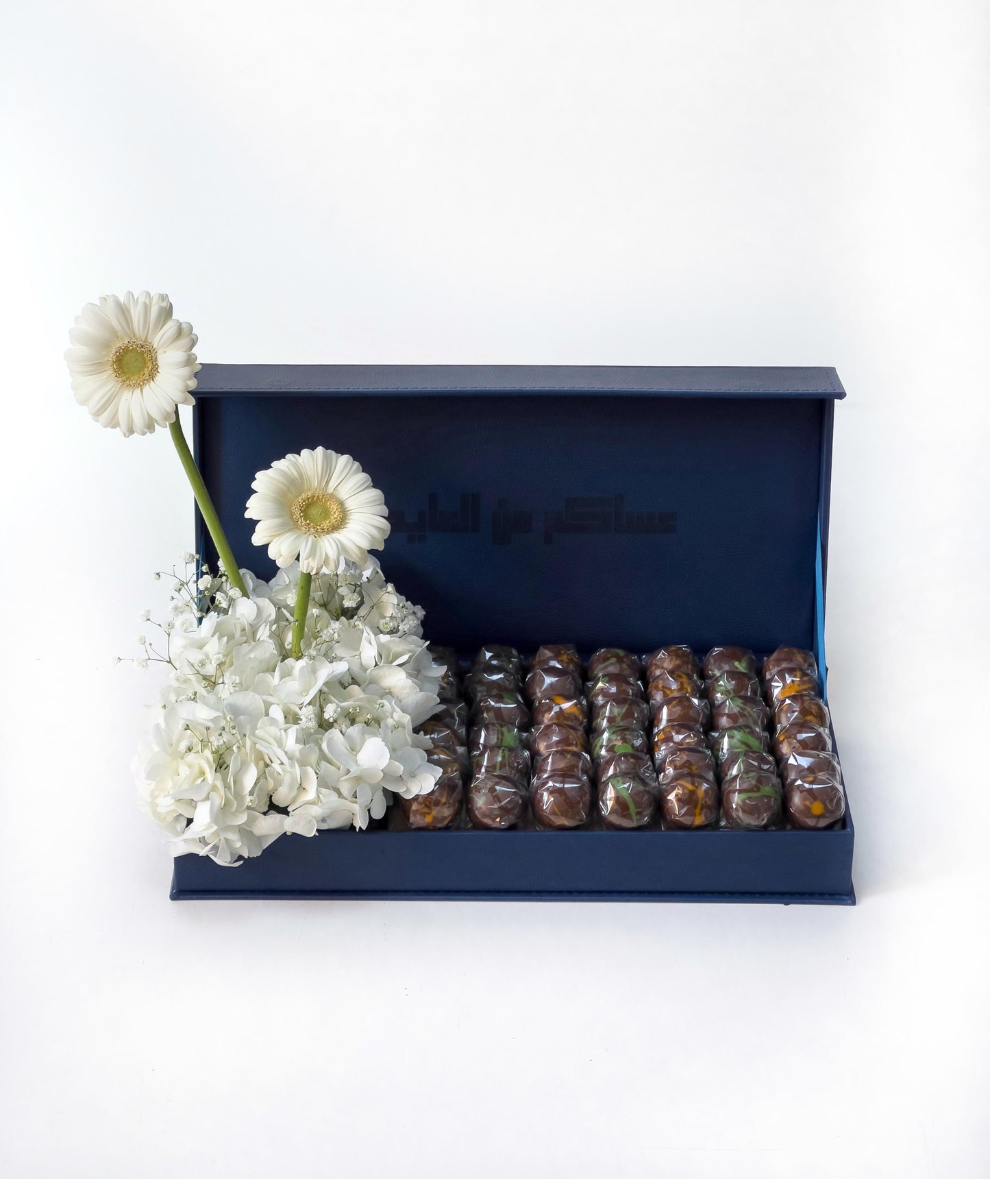Eid Gift Box with 760g Chocolate & Fresh Flower Touch