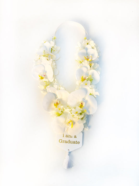Elegant Graduation Lei with “I am a Graduate” Tag